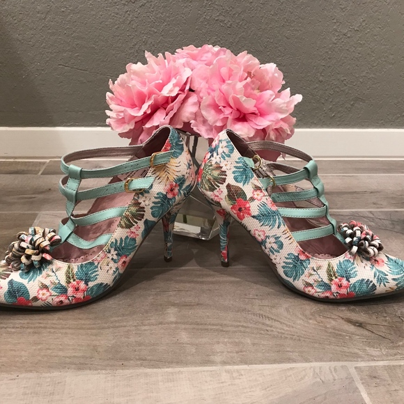 Julieth Estrada Shoes - Julieth Estrada T-Strap Heels Floral Green Size 10